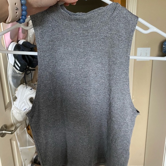 Grey High Neck Ribbed Top✨ - Picture 2 of 4
